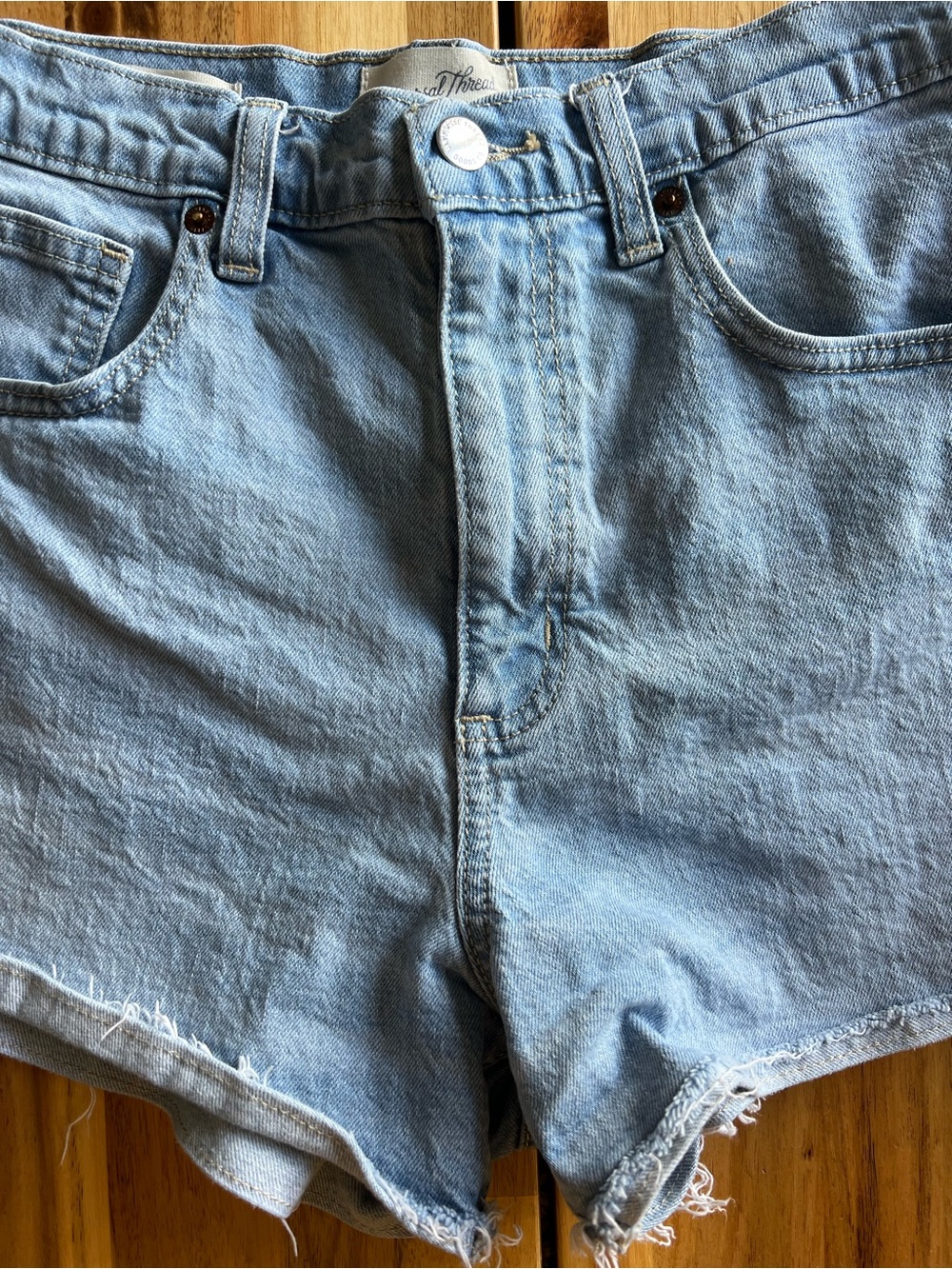 Universal Thread 90s Cutoff Shorts Size 8 High Rise Light Wash Raw Hem - Picture 2 of 7